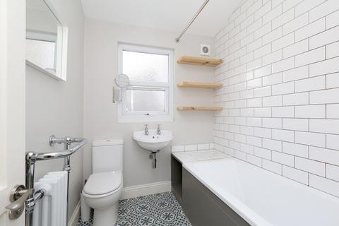 53a Defoe Road, London, N16 0EH