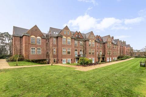 2 bedroom apartment to rent, Kings Drive, Midhurst