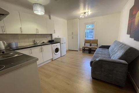 1 bedroom apartment to rent, Station Road, Uxbridge,UB8