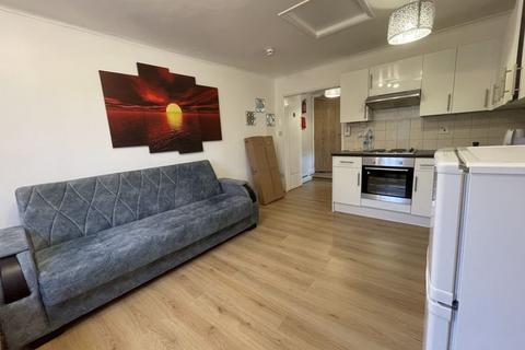 1 bedroom apartment to rent, Station Road, Uxbridge,UB8