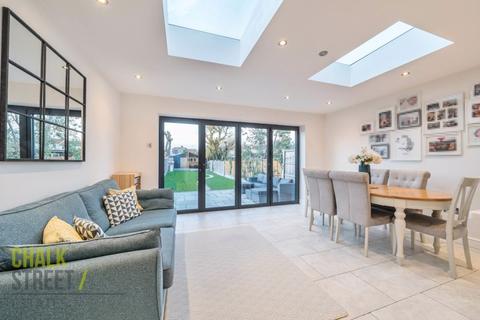 23 Macdonald Avenue, Hornchurch, RM11 2NF