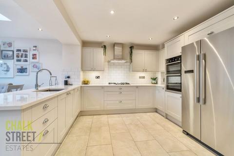 23 Macdonald Avenue, Hornchurch, RM11 2NF