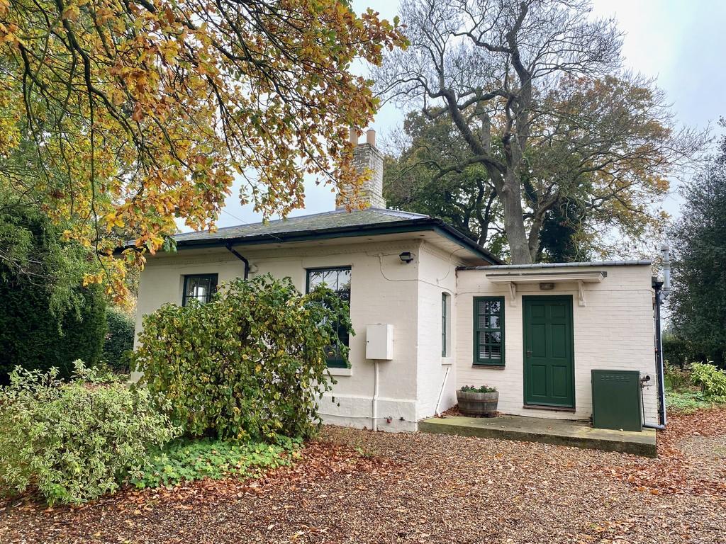 Welton Road, Braunston, Northants. 2 bed detached bungalow £995 pcm