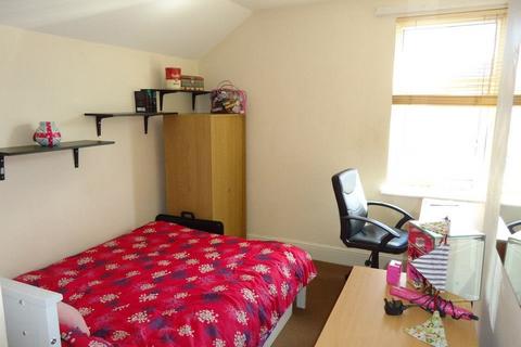 4 bedroom house share to rent - Dogfield Street, Cathays, Cardiff