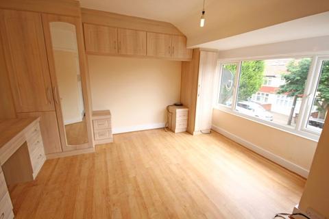 3 bedroom terraced house to rent - Southern Drive, Loughton, IG10