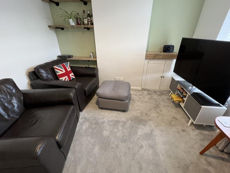 KEMBALL STREET, IPSWICH 2 bed semidetached house £850 pcm (£196 pw)