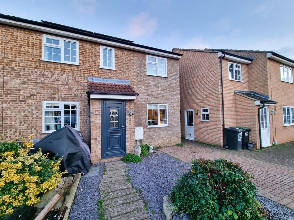 Windermere Drive, Biggleswade, SG18 4 bed semidetached house £410,000