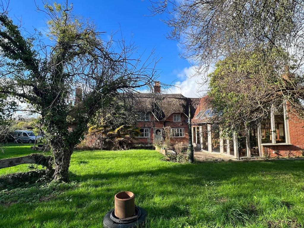 Romsey Road, Cadnam, Southampton, SO40 5 bed character property for