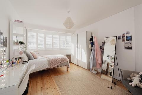 7 Rutherwyke Close, Epsom, KT17 2NA