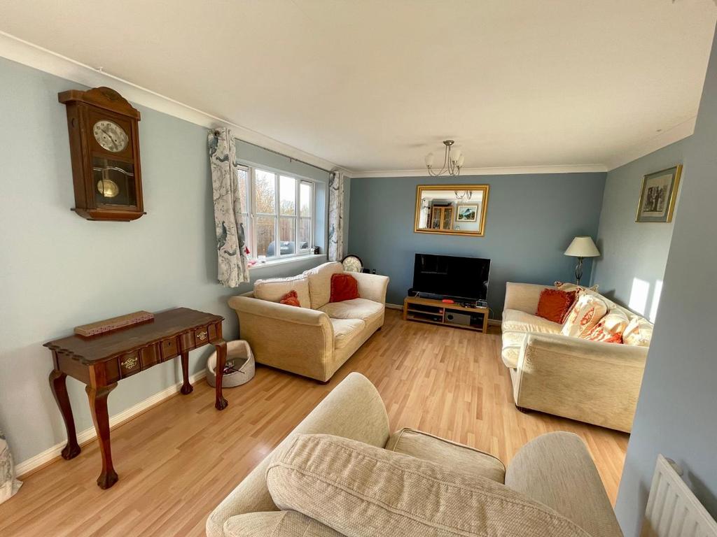 Walkers Way, Wootton Fields, Northampton NN4 4 bed detached house £