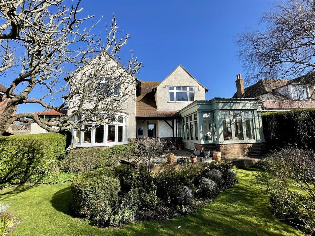 Hartfield Road, Seaford 4 bed detached house £945,000