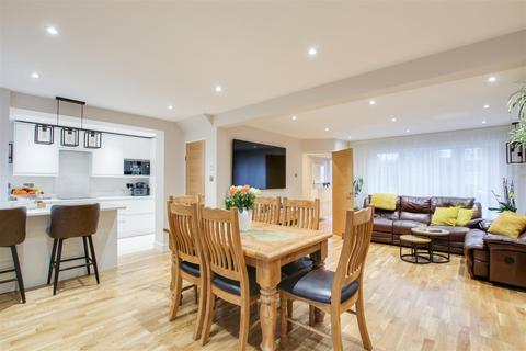 4 bedroom end of terrace house for sale - Worcesters Avenue, Enfield