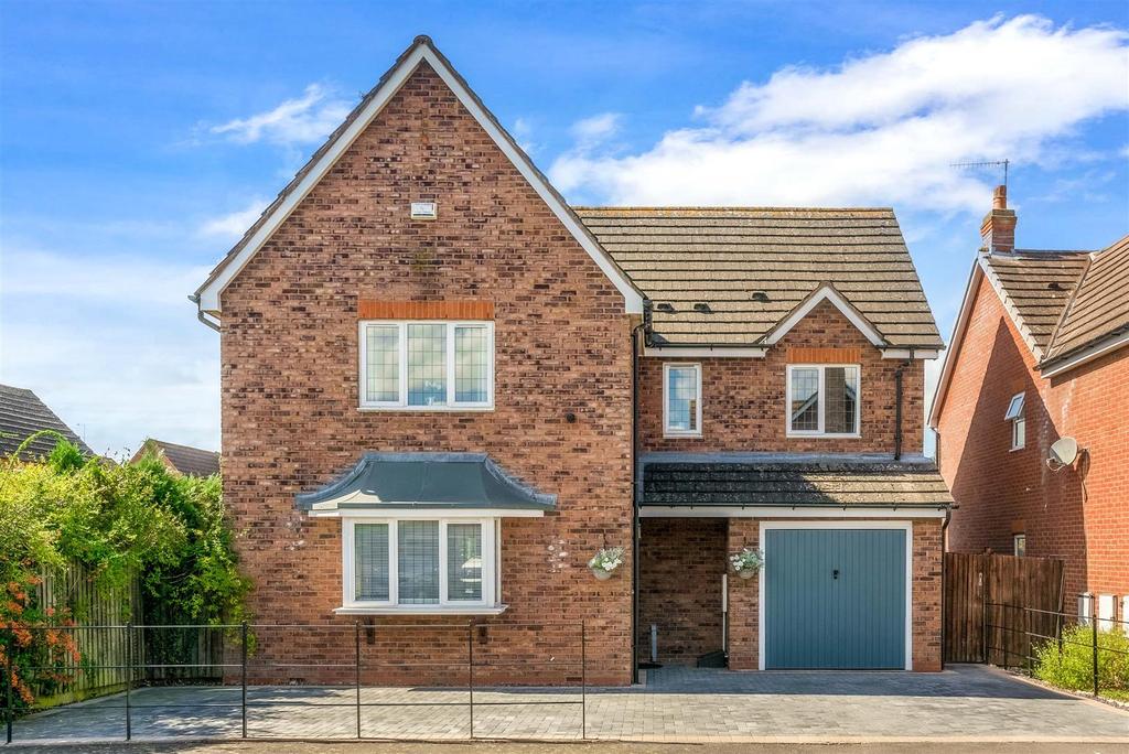 Sandown Close, StratfordUponAvon 5 bed detached house £575,000