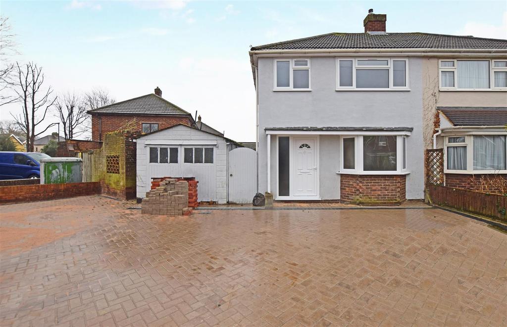 Ringwood Way, Hampton Hill 3 bed semidetached house to rent £2,200
