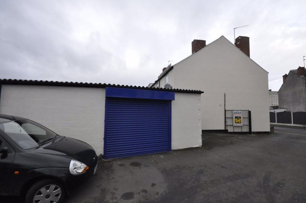 Unit 7, 22 Mount Street, Halesowen Property £238 pcm (£55 pw)