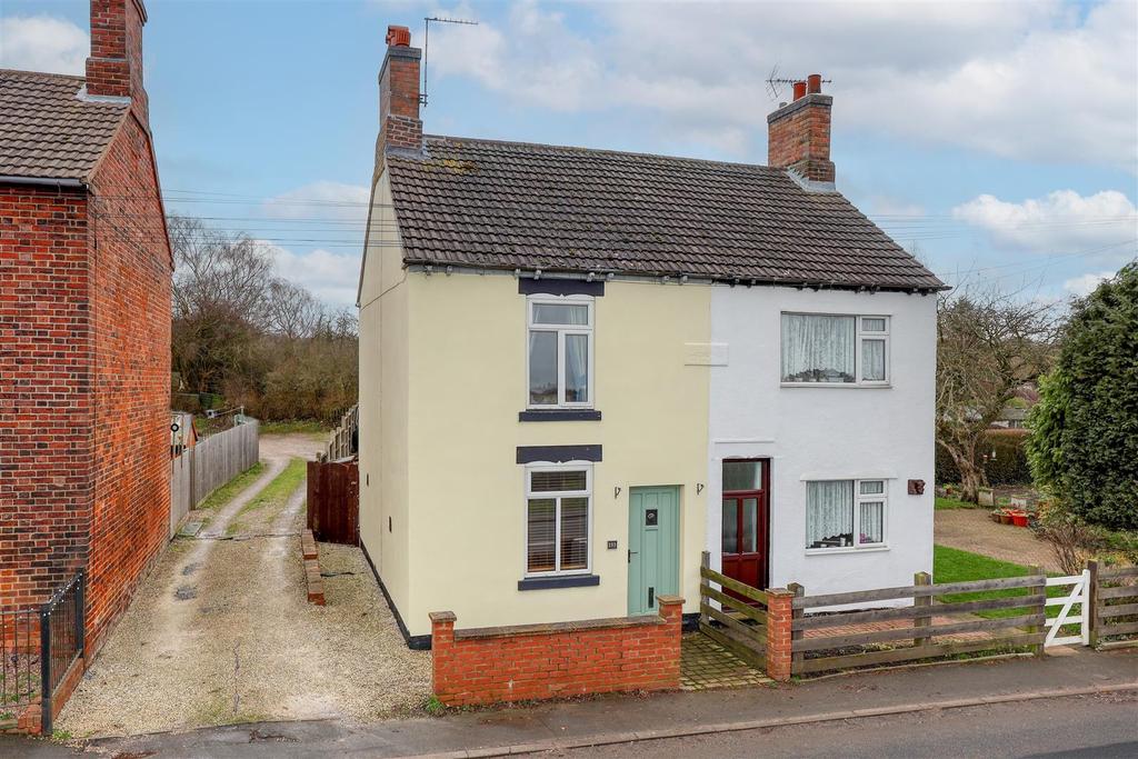 Woodville Road, Hartshorne 2 bed semidetached house £850 pcm (£196 pw)