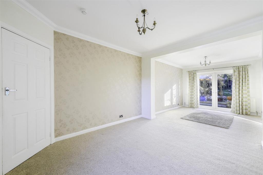 Partridge Mead, Banstead 2 bed detached bungalow £600,000