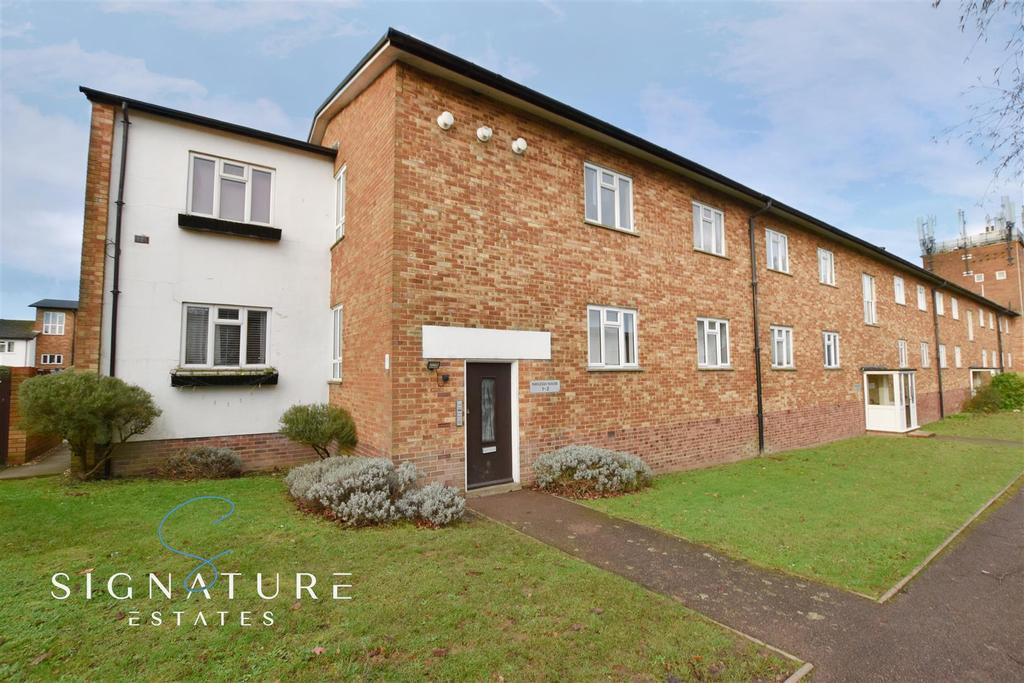 Rayleigh House, Shirley Road, Abbots... 2 bed flat £1,250 pcm (£288 pw)