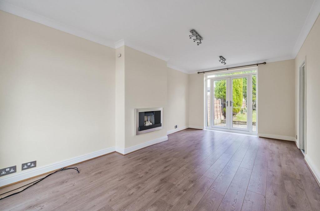 Lancaster Road, Salford, M6 8AW 3 bed semidetached house £1,250 pcm (£288 pw)