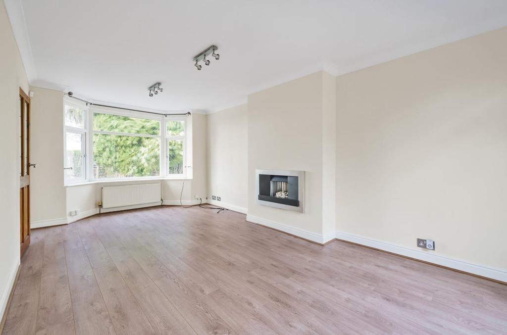 Lancaster Road, Salford, M6 8AW 3 bed semidetached house £1,250 pcm