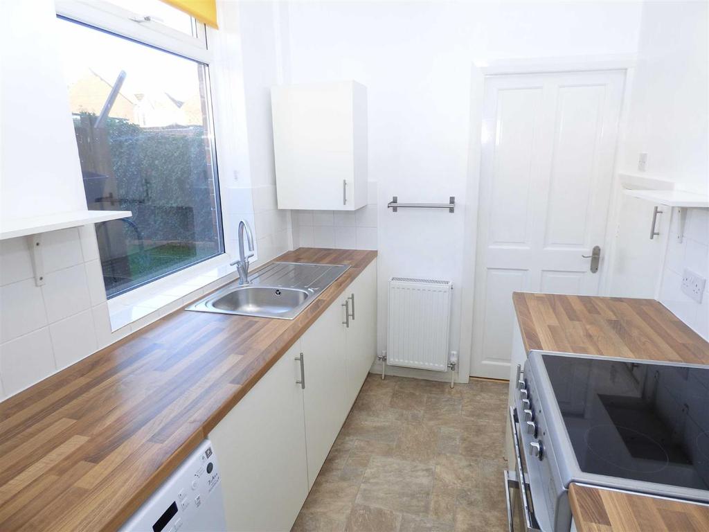 Closefield Grove, Monkseaton 2 bed apartment to rent £750 pcm (£173 pw)