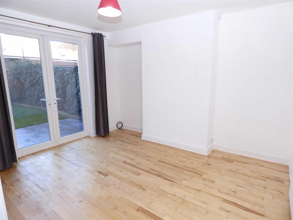 Closefield Grove, Monkseaton 2 bed apartment to rent £750 pcm (£173 pw)