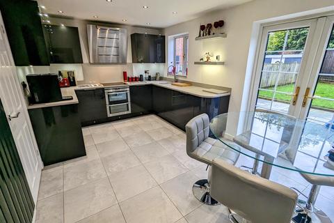5 bedroom detached house for sale - Auden Close, Galley Common, Nuneaton