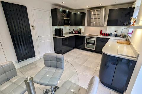 12 Auden Close, Galley Common, Nuneaton, CV10 9RP