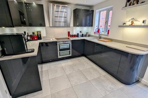 12 Auden Close, Galley Common, Nuneaton, CV10 9RP