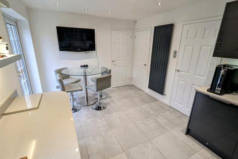 12 Auden Close, Galley Common, Nuneaton, CV10 9RP
