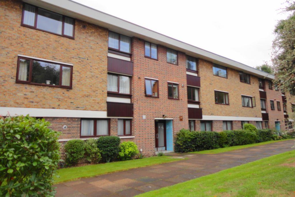 Ashcroft Court, Greenacres, Eltham, SE9 5BQ 3 bed flat £1,500 pcm (£