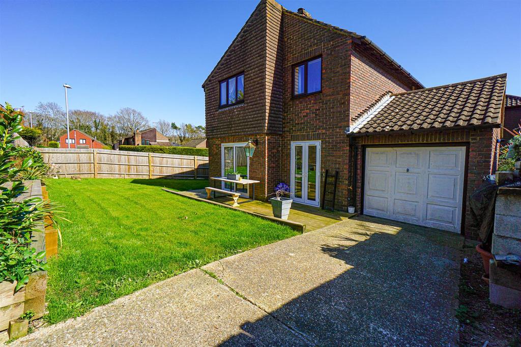 Juniper Close, St. LeonardsOnSea 3 bed detached house for sale £390,000