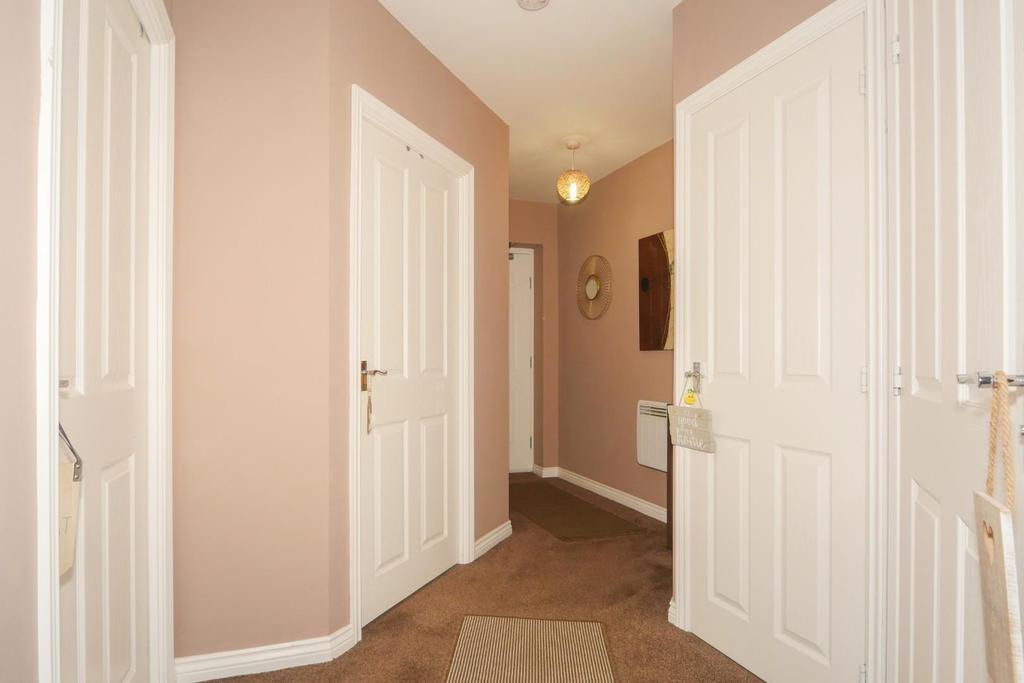 Chapman Road, Thornbury, Bradford 2 bed flat £92,500