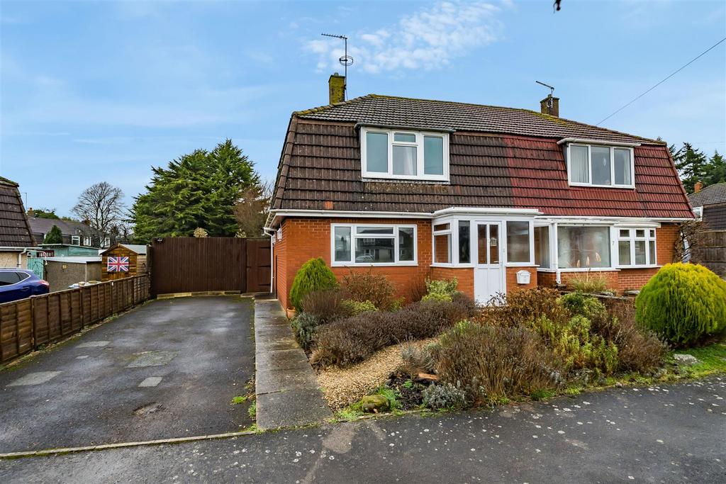 Cornwall Crescent, Devizes 3 bed semidetached house £285,000