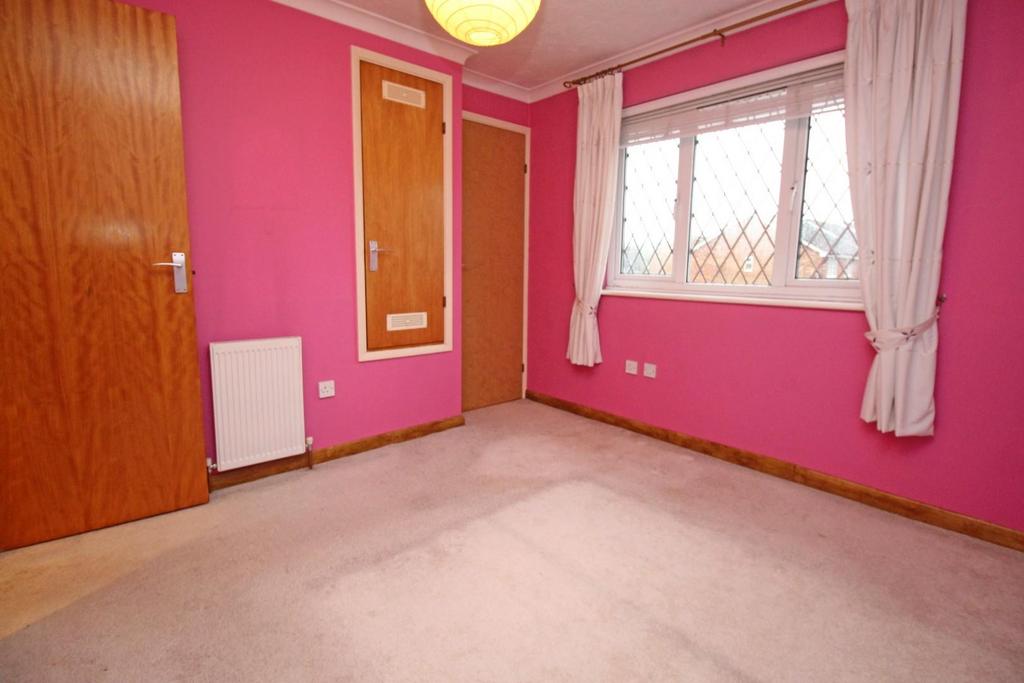 Bedroom 1 (2).JPG