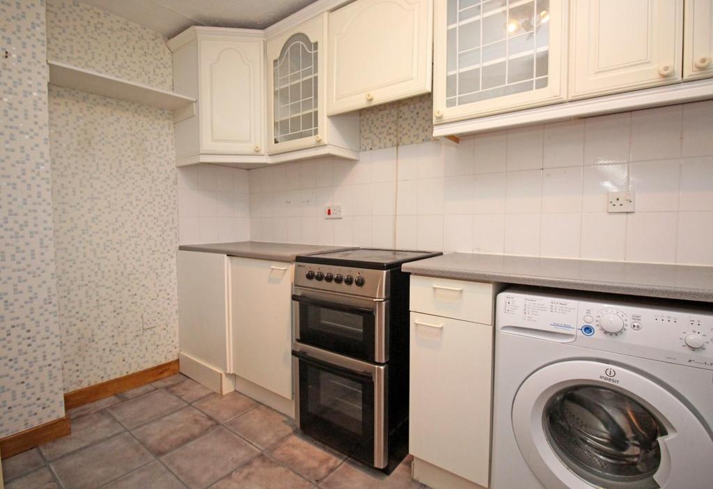 Kitchen 2.JPG
