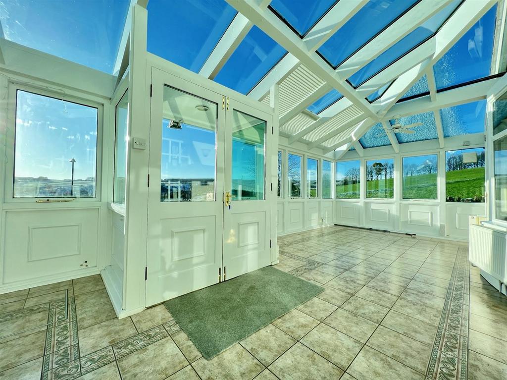 School Green Lane, Sheffield 4 bed detached bungalow £2,250 pcm (£519 pw)