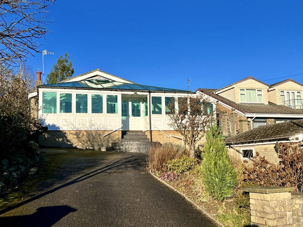 School Green Lane, Sheffield 4 bed detached bungalow £2,250 pcm (£519 pw)