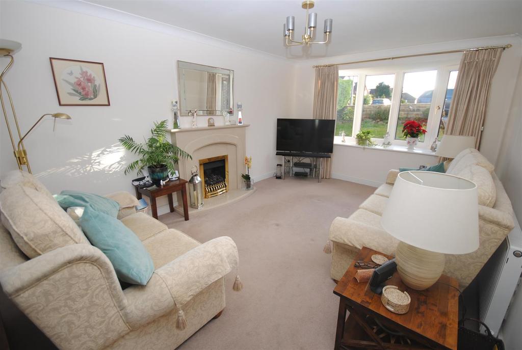 Cambridge Grove, Kippax, Leeds 4 bed detached house £450,000