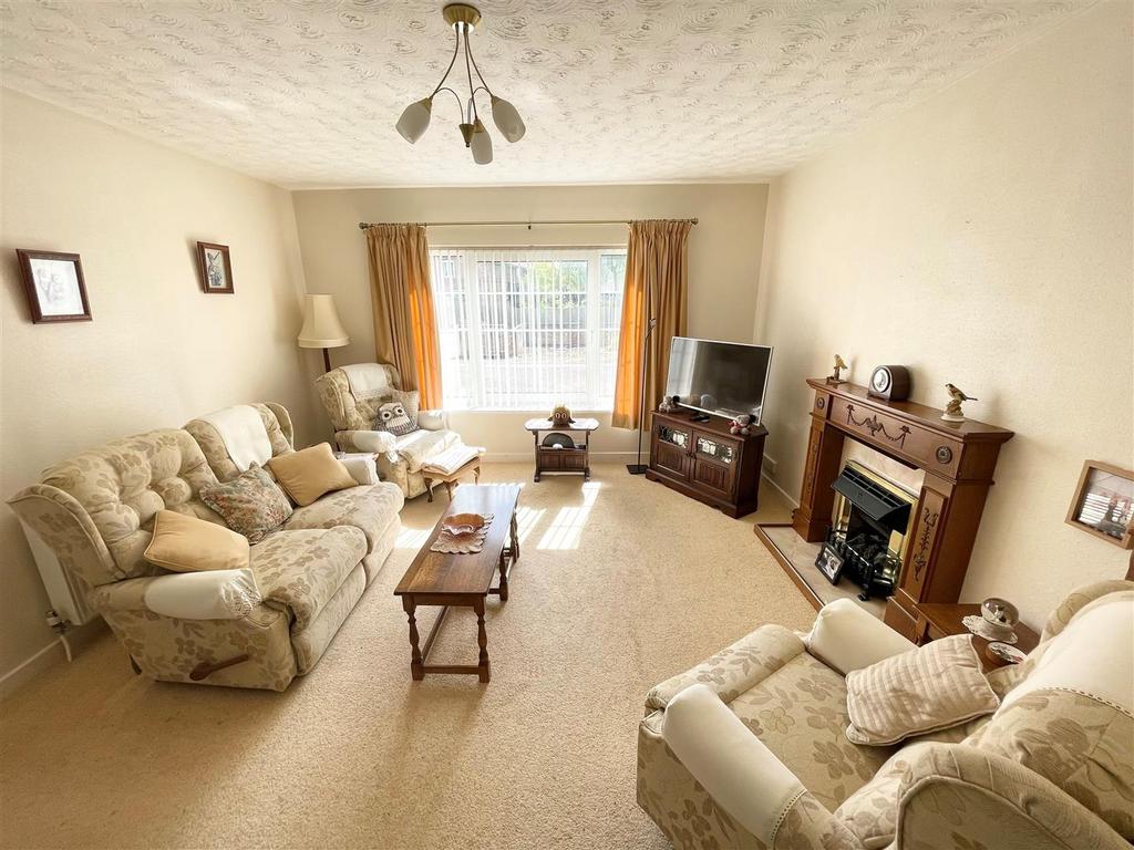 Tewkesbury Road, Longford, Gloucester 4 bed detached house £375,000
