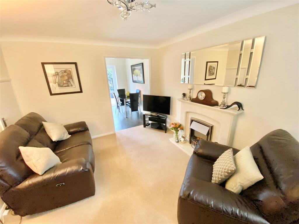 Drummond Way, Macclesfield 2 bed mews £225,000