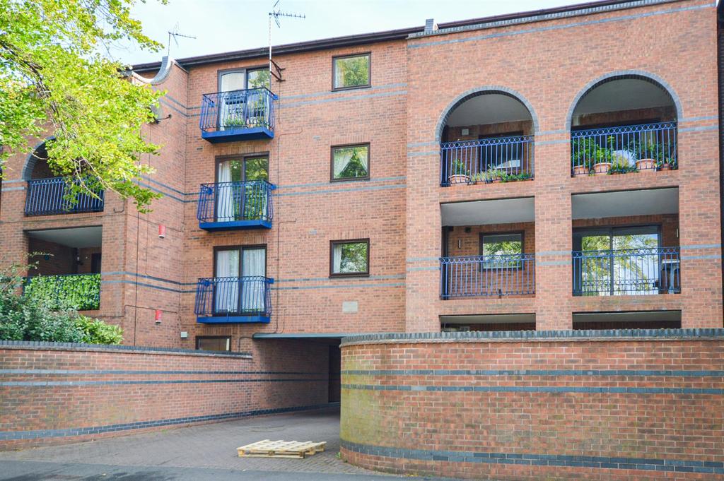 Flat B, The Boundary, Fox Road, West Bridgford 2 bed apartment £995