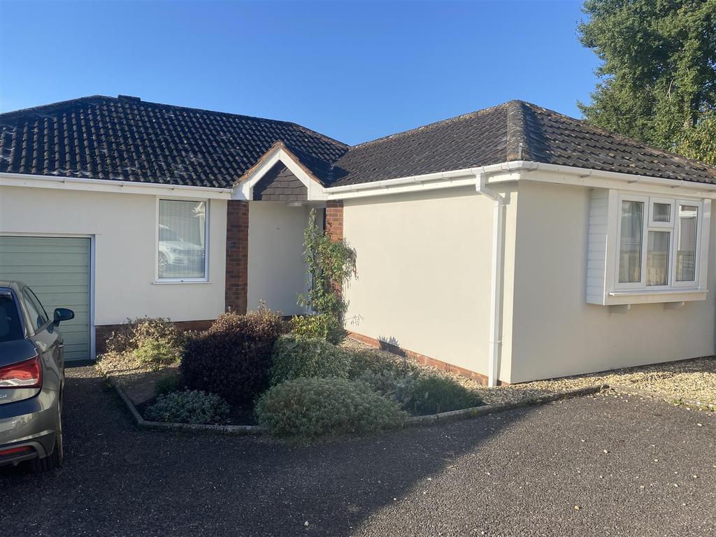 Meadow View, Uffculme, Cullompton 2 bed bungalow to rent £995 pcm (£