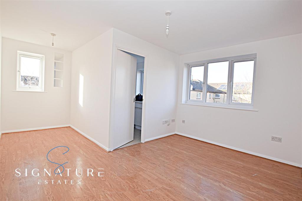 Lundy House Himalayan Way Watford Hertfordshire House £850 pcm (£196 pw)