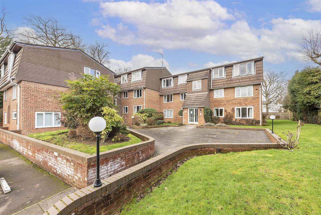 Douglas Road, Harpenden 2 bed apartment £395,000