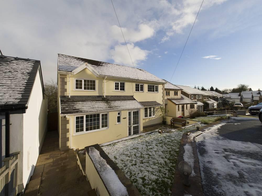Heol Y Nant, Llannon, Llanelli 4 bed detached house £420,000