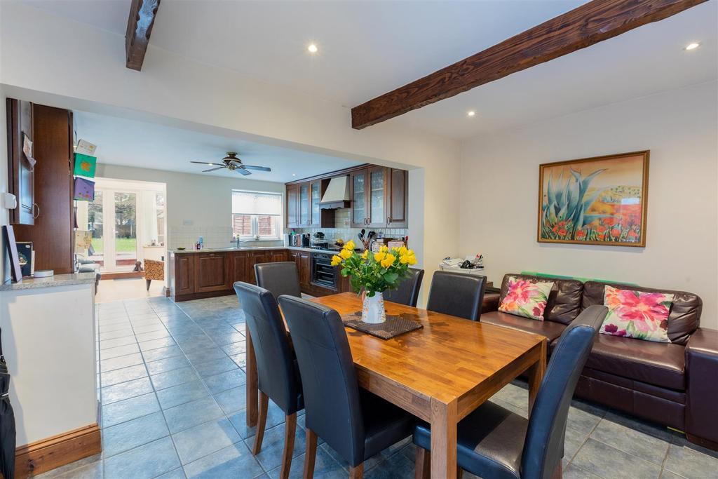 St. Pauls Avenue, Slough 3 bed detached house £524,950