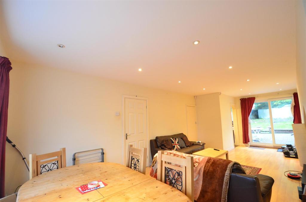 Quinton Road, Harborne, Birmingham B17 3 bed terraced house £1,310