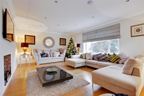3 bedroom apartment to rent, Oakwood Road, Burgess Hill, West Sussex, RH15