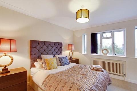 3 bedroom apartment to rent, Oakwood Road, Burgess Hill, West Sussex, RH15